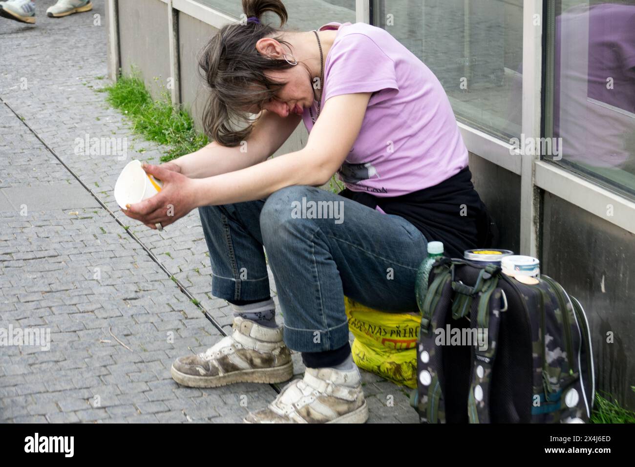 Femme sans-abri panhandler de rue Beggar Banque D'Images