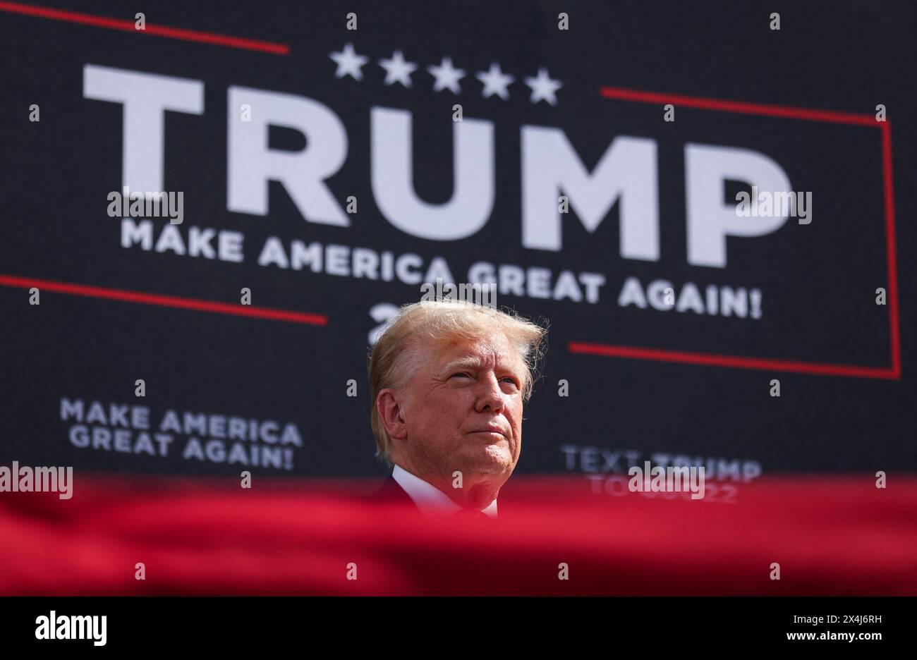 Donald Trump assiste à une campagne électorale présidentielle de 2024 chez Sportsman Boats à Summerville, Caroline du Sud, États-Unis, le 25 septembre 2023. Banque D'Images