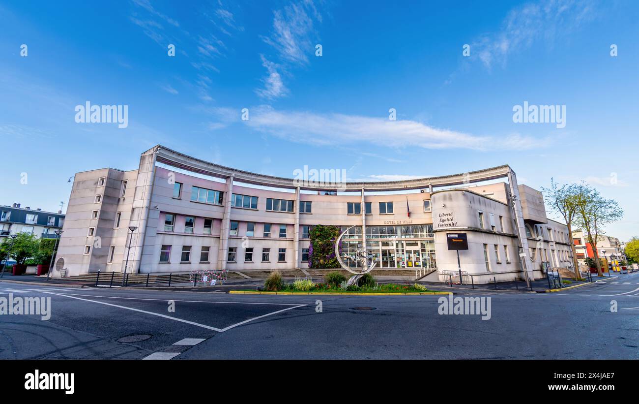 Vue extérieure de la mairie de Goussainville, commune française située dans le département du Val-d'Oise, en Ile-de-France Banque D'Images