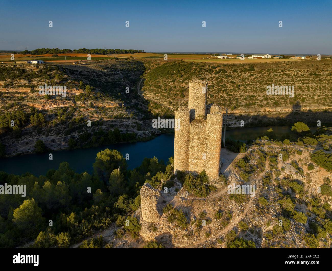 Torre de los Alarconcillos, situé sur une colline à côté du village de Alarcón (Cuenca, Castilla la Mancha, Espagne) ESP : Torre de los Alarconcillos Banque D'Images