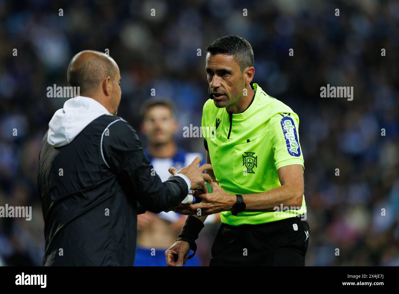 Nuno Almeida (arbitre) pendant le match de Liga Portugal entre le FC Porto et le Sporting CP à Estadio do Dragao, Porto, Portugal. (Maciej Rogowski) Banque D'Images