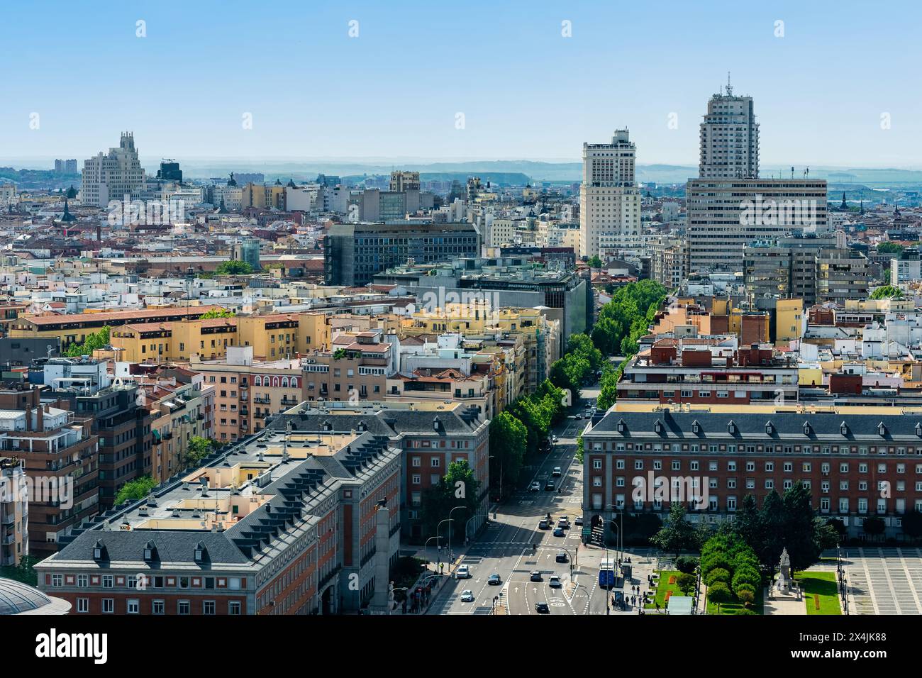 Vue panoramique depuis un drone vue de la ville de Madrid dans la région de Moncloa et Plaza Espagne. Banque D'Images