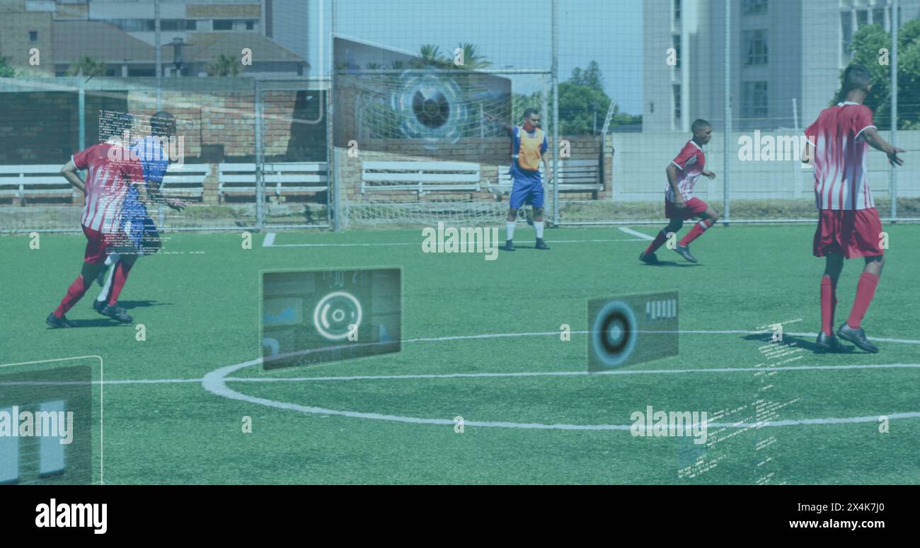 Image des oscilloscopes et du traitement des données sur les écrans des équipes masculines de football jouant à un jeu Banque D'Images