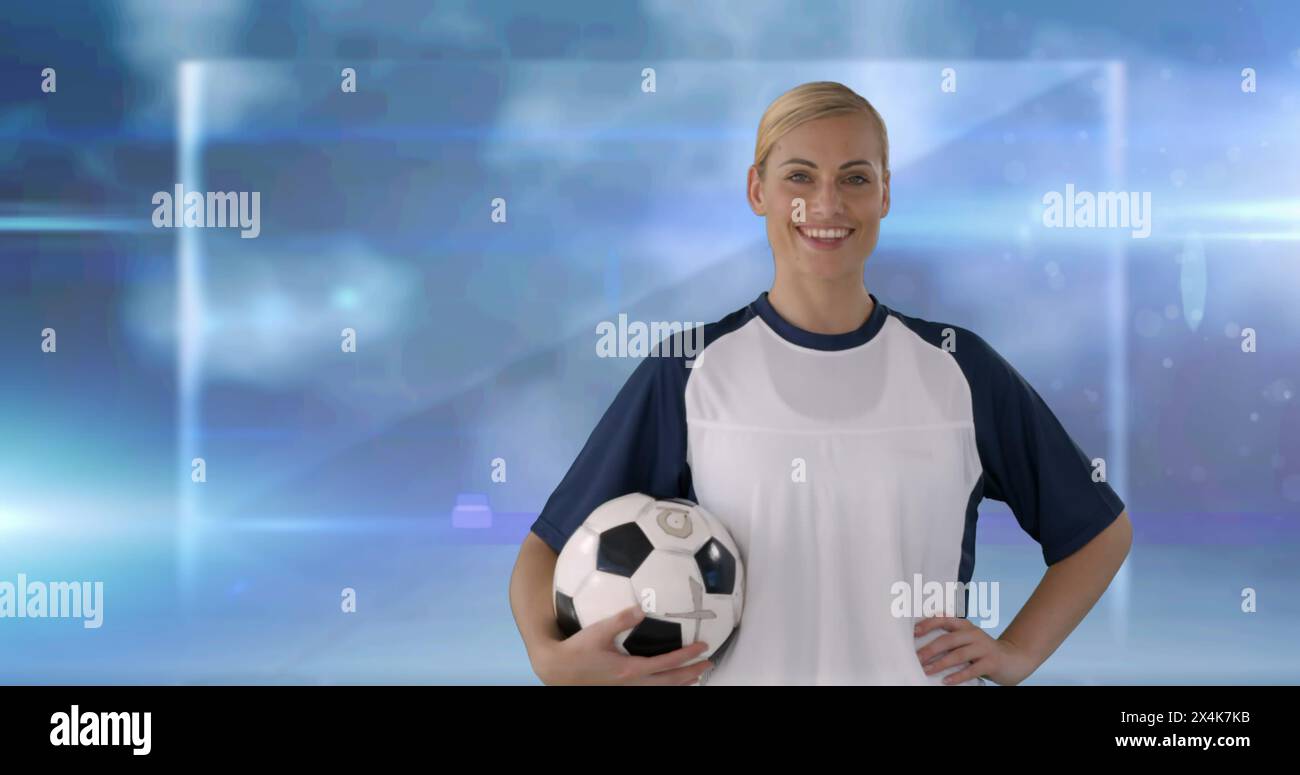 Image d'un joueur de football féminin caucasien heureux manipulant le ballon, sur gris flou avec des lumières Banque D'Images