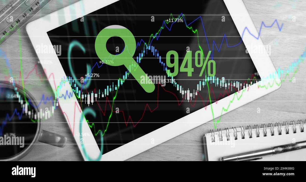 Image du traitement des données financières avec un pourcentage de croissance par rapport au bureau avec une tablette Banque D'Images