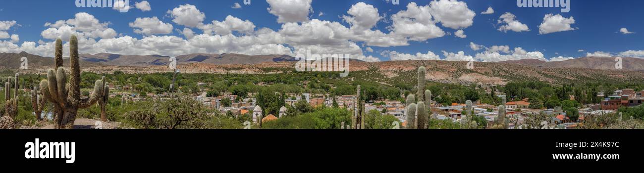 Vue panoramique sur les collines de Humahuaca, Jujuy, Argentine. Banque D'Images
