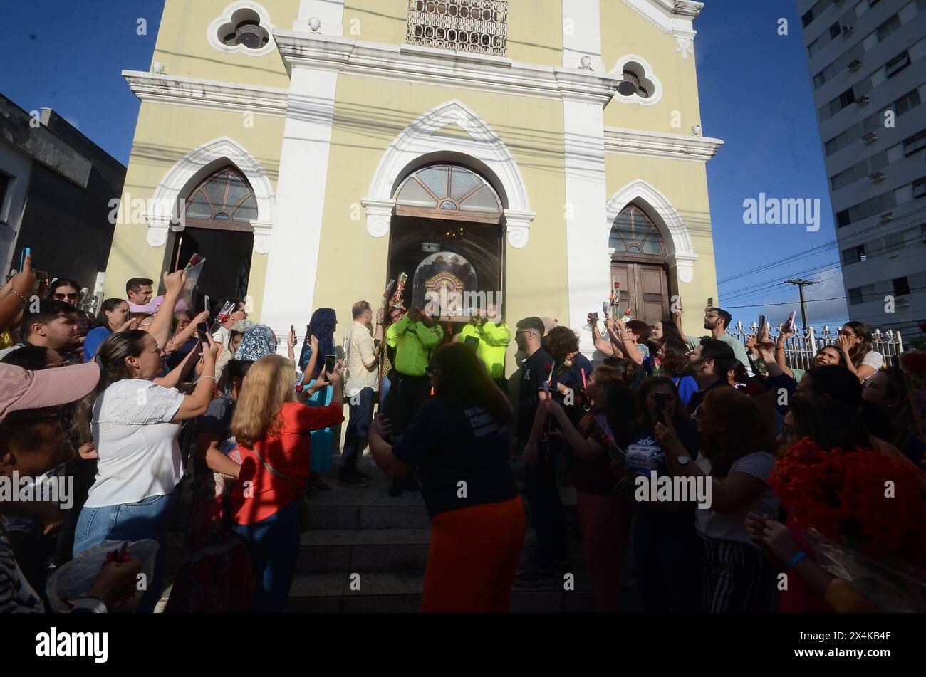 3 mai 2024, Natal, Rio Grande do Norte, Brésil : Natal (RN), 05/03/2024 - RELIGION/ÉGLISE/RN - L'église de Santa Teresinha, dans le quartier de Tirol à Natal dans le Rio Grande do Norte, a reçu aujourd'hui (03), une visite aux reliques de Santa Teresinha do Menino Jesus. Au Brésil, c'est le 4ème pèlerinage dans les diocèses et fait partie du 150ème anniversaire de la naissance du saint. (Foto : JosÃƒ © Aldenir/Thenews2/Zumapress) (crédit image : © Jose Aldenir/TheNEWS2 via ZUMA Press Wire) USAGE ÉDITORIAL SEULEMENT! Non destiné à UN USAGE commercial ! Banque D'Images