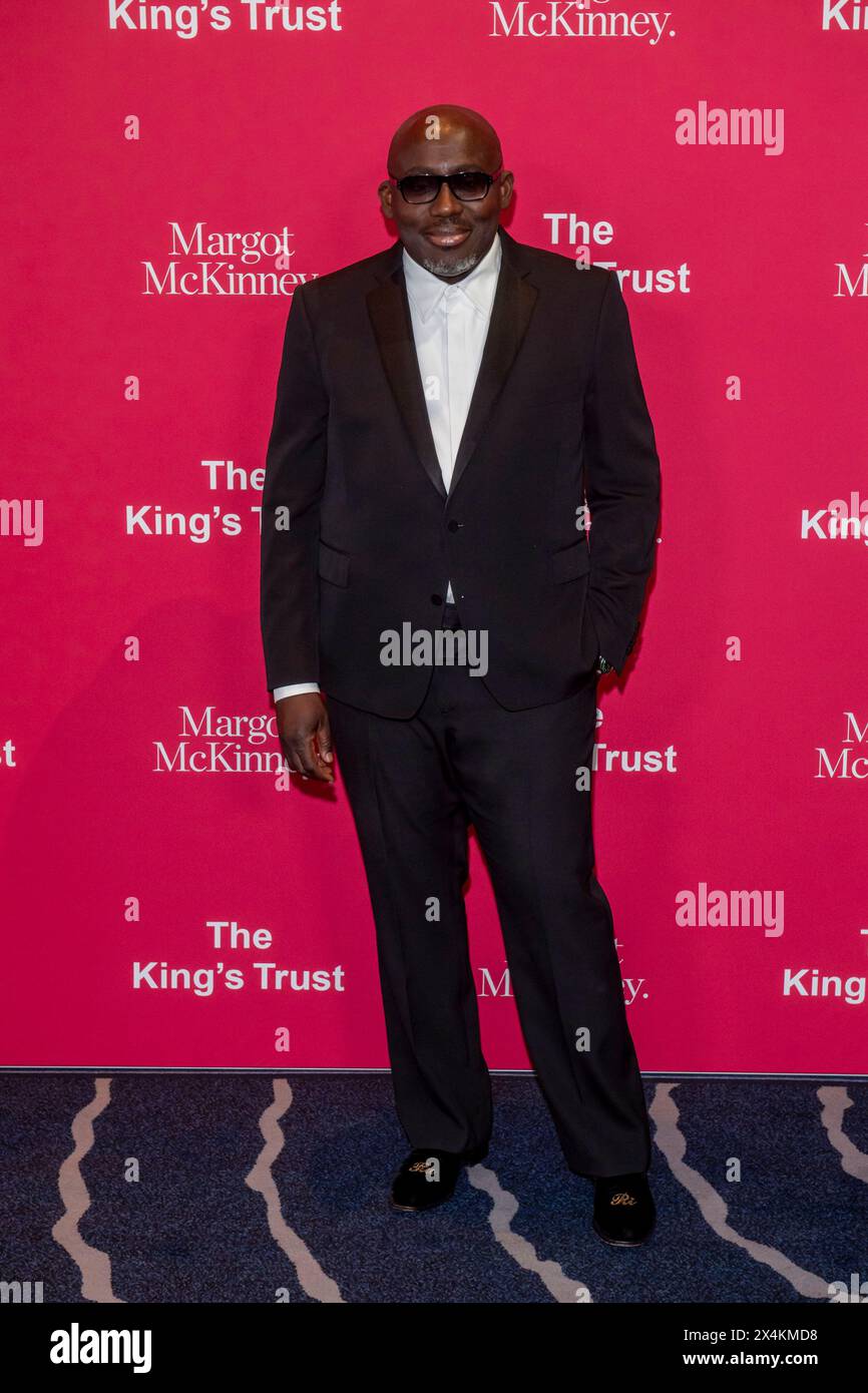 New York, États-Unis. 02 mai 2024. Edward Enninful, rédacteur en chef de British Vogue, participe au King's Trust Global Gala 2024 à Cipriani South Street à New York, États-Unis, le 2 mai 2024. (Photo de Thenews2/NurPhoto) crédit : NurPhoto SRL/Alamy Live News Banque D'Images