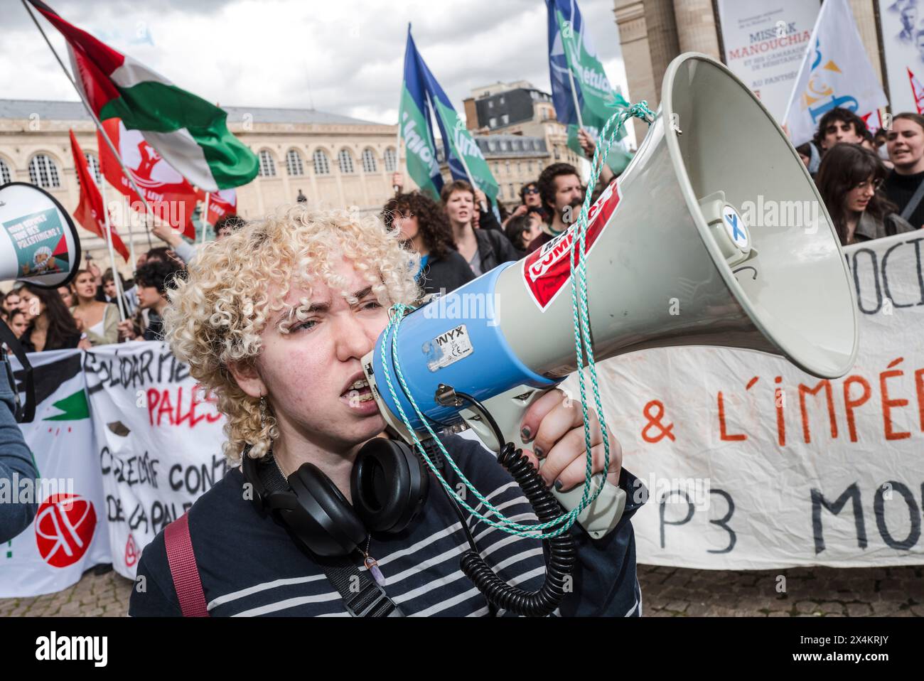 Manifestation de soutien au peuple palestinien par des étudiants de différents campus, au Panthéon. France, Paris, 3 mai 2024. Photographie de Patricia Huchot-Boissier / collectif DyF. Banque D'Images