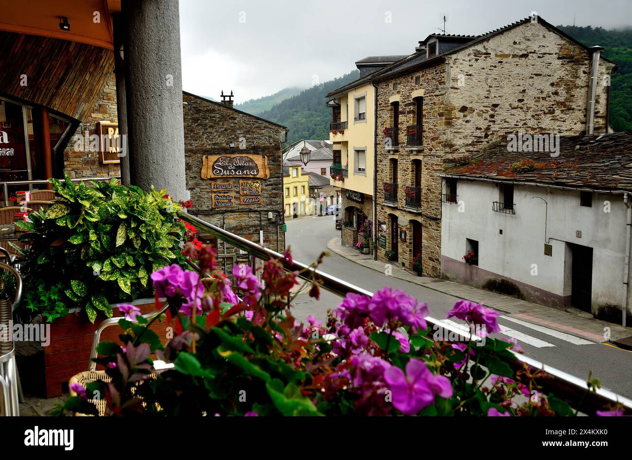 Place et rues de Taramundi, Asturies, Espagne Banque D'Images