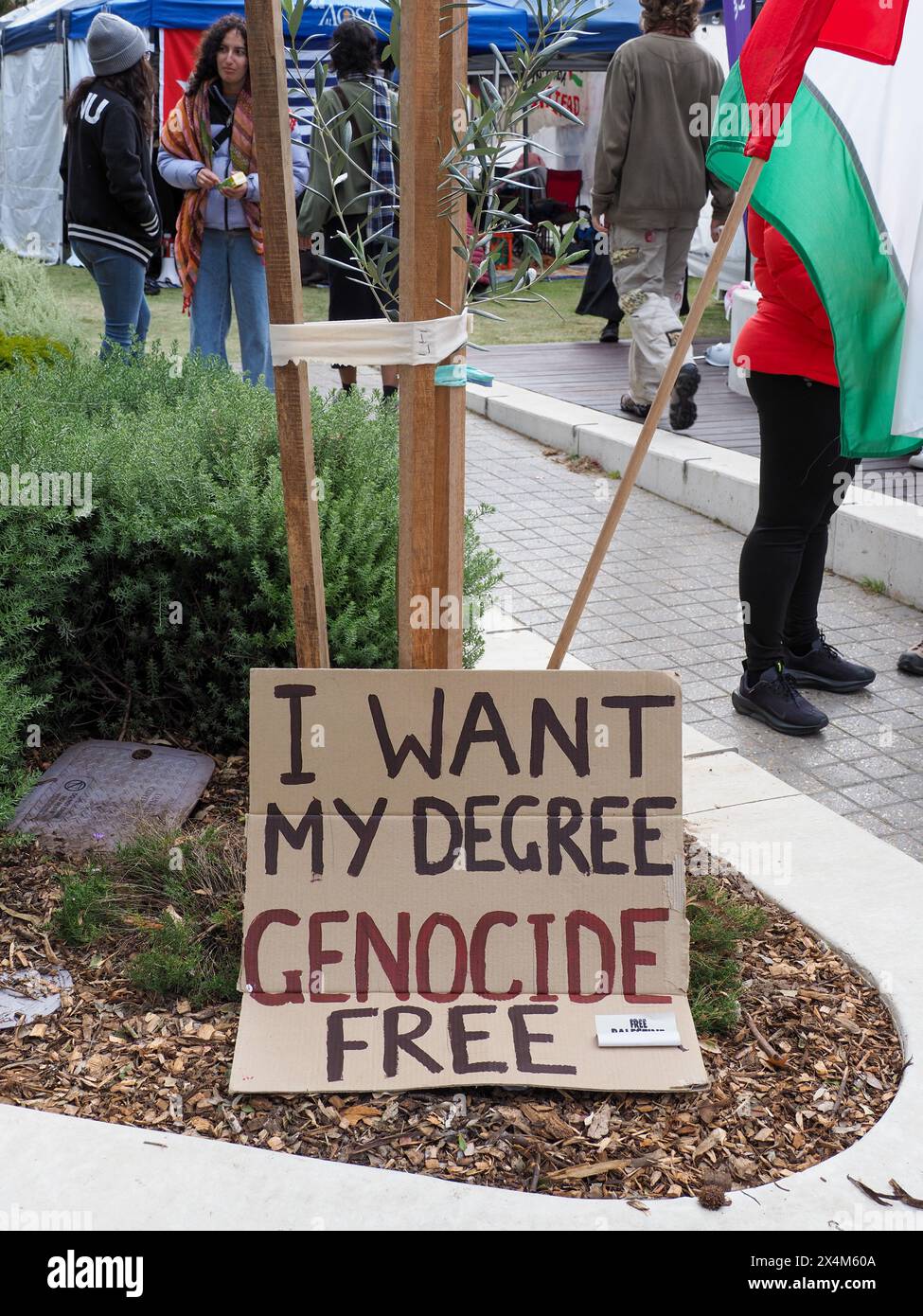 Canberra, Australie, 5 mai 2024. Des centaines de manifestants pro-palestiniens défilent de Civic au camp de solidarité de Gaza à l'Université nationale australienne pour montrer leur soutien aux demandes des étudiants que l'université cède et coupe tous les liens avec Israël. Banque D'Images