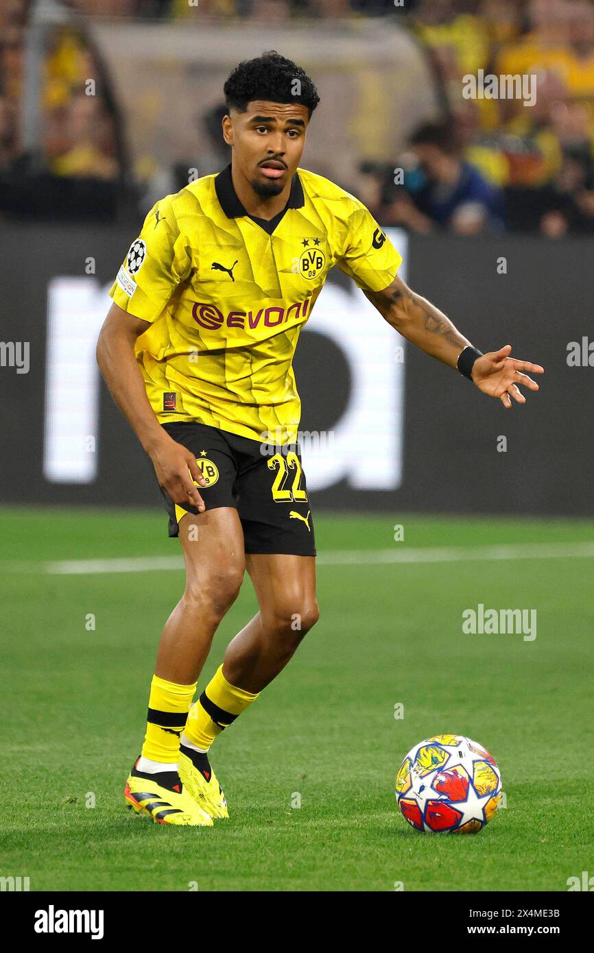 Dortmund, Deutschland, UEFA Champions League, Halbfinale Borussia Dortmund : PSG Paris Saint Germain 1-0 01. 05. 2024 im signal-Iduna Park in Dortmund Ian MAATSEN (BVB) Foto : Norbert Schmidt, Duesseldorf Banque D'Images