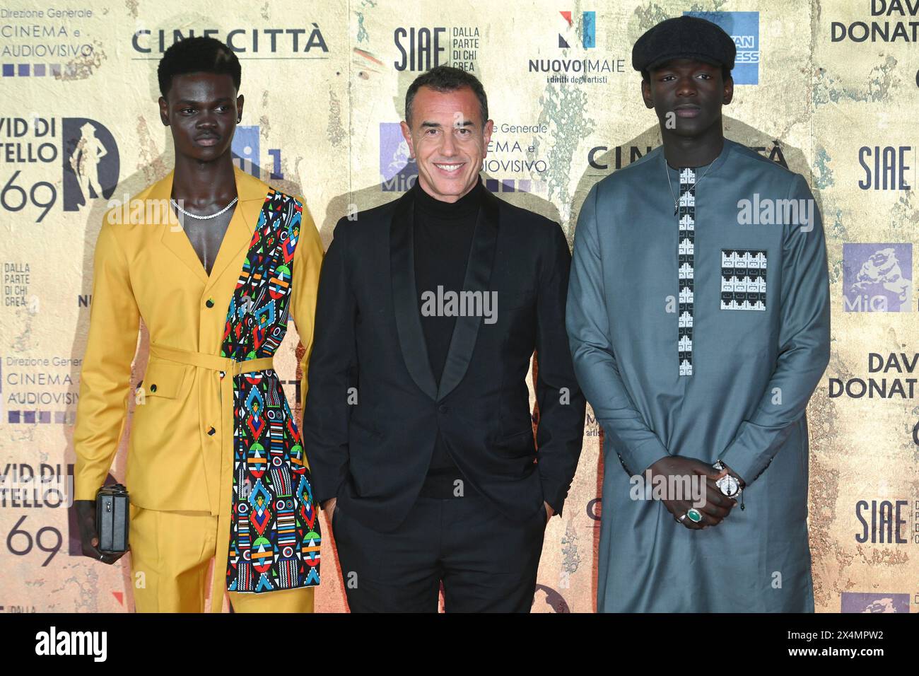 Moustapha Fall, Matteo Garrone et Seydou Sarr participent à la photocall des 69èmes prix du film italien 'David di Donatello' aux studios Cinecitta à Rome (Italie), le 3 mai 2024. Banque D'Images
