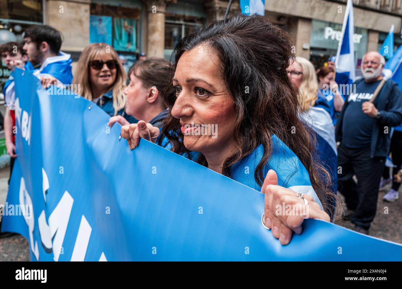 Glasgow, Écosse 4 mai 2024 : : tous sous une bannière Marche pour l'indépendance dans les rues de Glasgow photo : Tasmina Ahmed-Sheikh, Alba Pa Banque D'Images