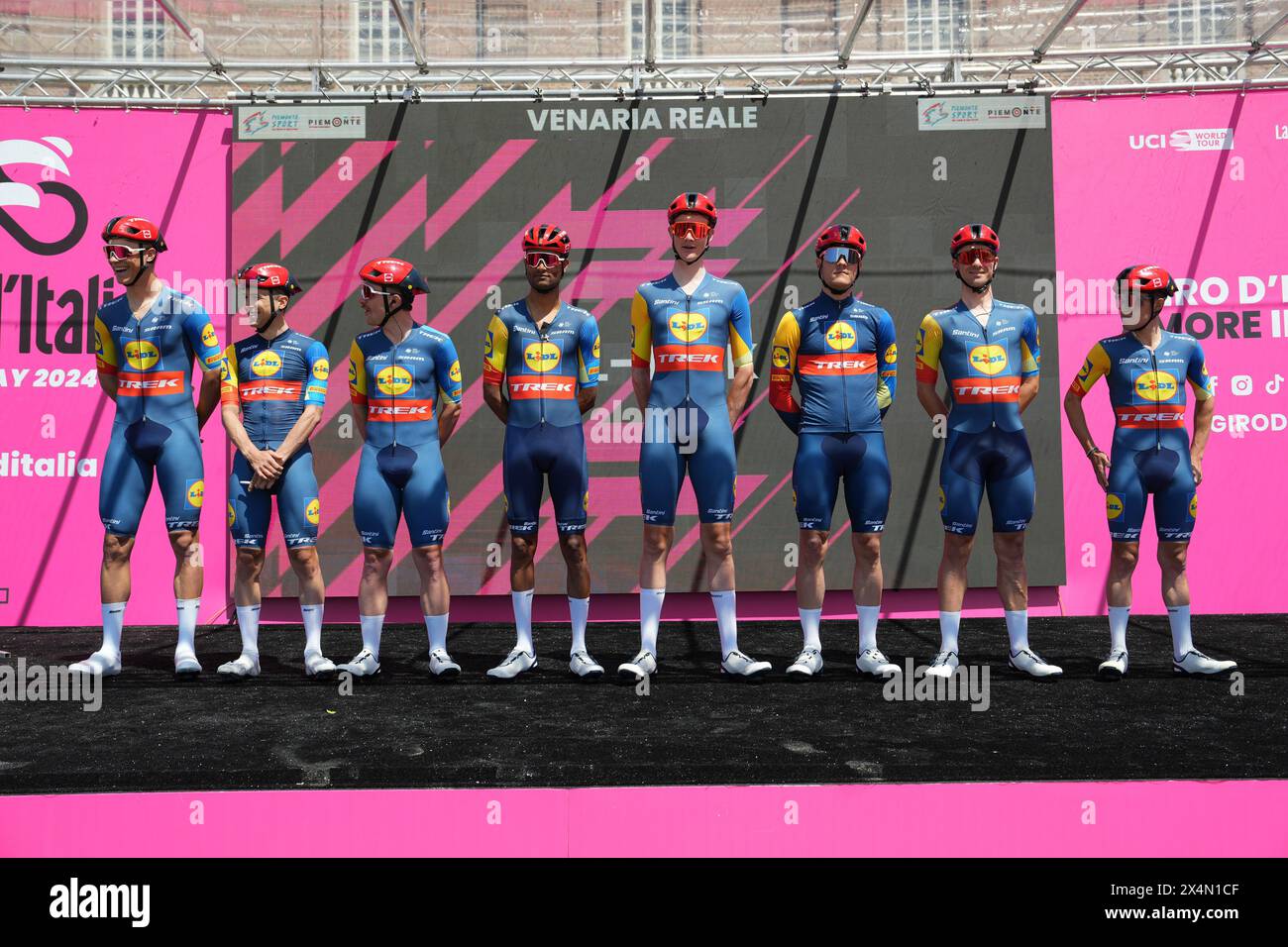 Italia. 04 mai 2024. LIDL-TREK Team lors de l'étape 1 du Giro d'Italia de Venaria Reale à Turin, 4 mai 2024 Italie. (Photo de Gian Mattia D'Alberto/Lapresse) crédit : LaPresse/Alamy Live News Banque D'Images