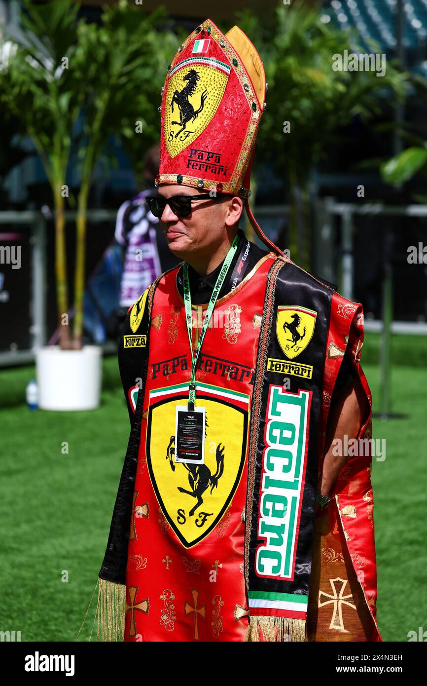 Miami, États-Unis. 04 mai 2024. Ambiance paddock - Ferrari Fan. 04.05.2024. Formula 1 World Championship, Rd 6, Miami Grand Prix, Miami, Floride, États-Unis, sprint et journée de qualification. Le crédit photo devrait se lire : XPB/Alamy Live News. Banque D'Images