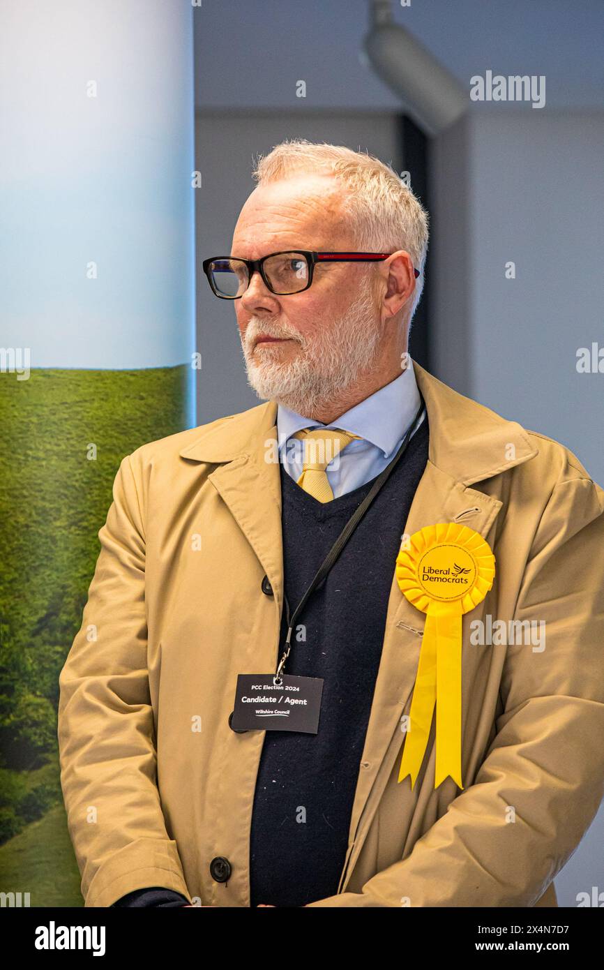 TROWBRIDGE, WILTSHIRE - le 04 MAI 2024 le dépouillement des élections et la déclaration des résultats de la police et de la criminalité du Wiltshire ont eu lieu au County Hall, à Trowbridge, Wiltshire, Angleterre, le 04 mai 2024. 4 candidats en lice - Stanka Adamcova (Parti travailliste et coopératif), Alan Hagger (Démocrates libéraux), Mike Rees (indépendant), Philip Wilkinson (Parti conservateur et unioniste). Philip Wilkinson (Parti conservateur et unioniste) a été réélu commissaire de la police et du crime pour le Wiltshire. Crédit John Rose/Alamy Live News Banque D'Images
