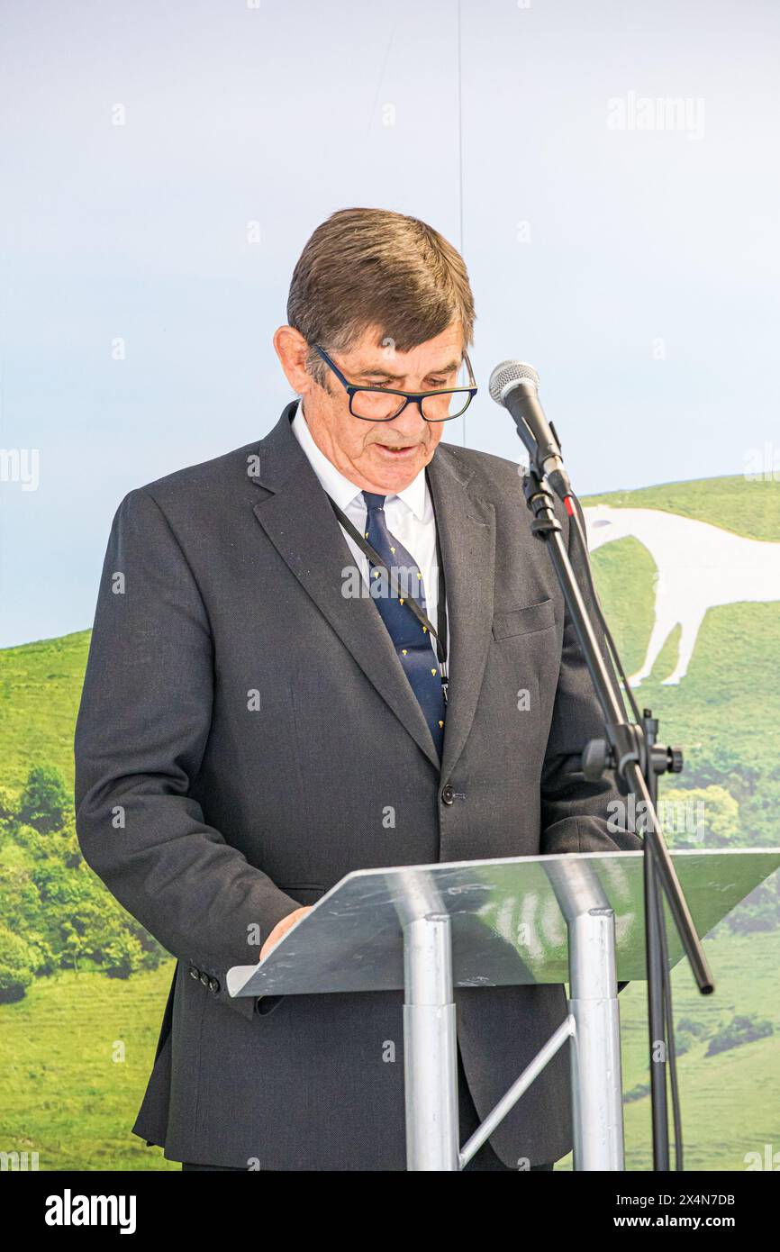 TROWBRIDGE, WILTSHIRE - le 04 MAI 2024 le dépouillement des élections et la déclaration des résultats de la police et de la criminalité du Wiltshire ont eu lieu au County Hall, à Trowbridge, Wiltshire, Angleterre, le 04 mai 2024. 4 candidats en lice - Stanka Adamcova (Parti travailliste et coopératif), Alan Hagger (Démocrates libéraux), Mike Rees (indépendant), Philip Wilkinson (Parti conservateur et unioniste). Philip Wilkinson (Parti conservateur et unioniste) a été réélu commissaire de la police et du crime pour le Wiltshire. Crédit John Rose/Alamy Live News Banque D'Images