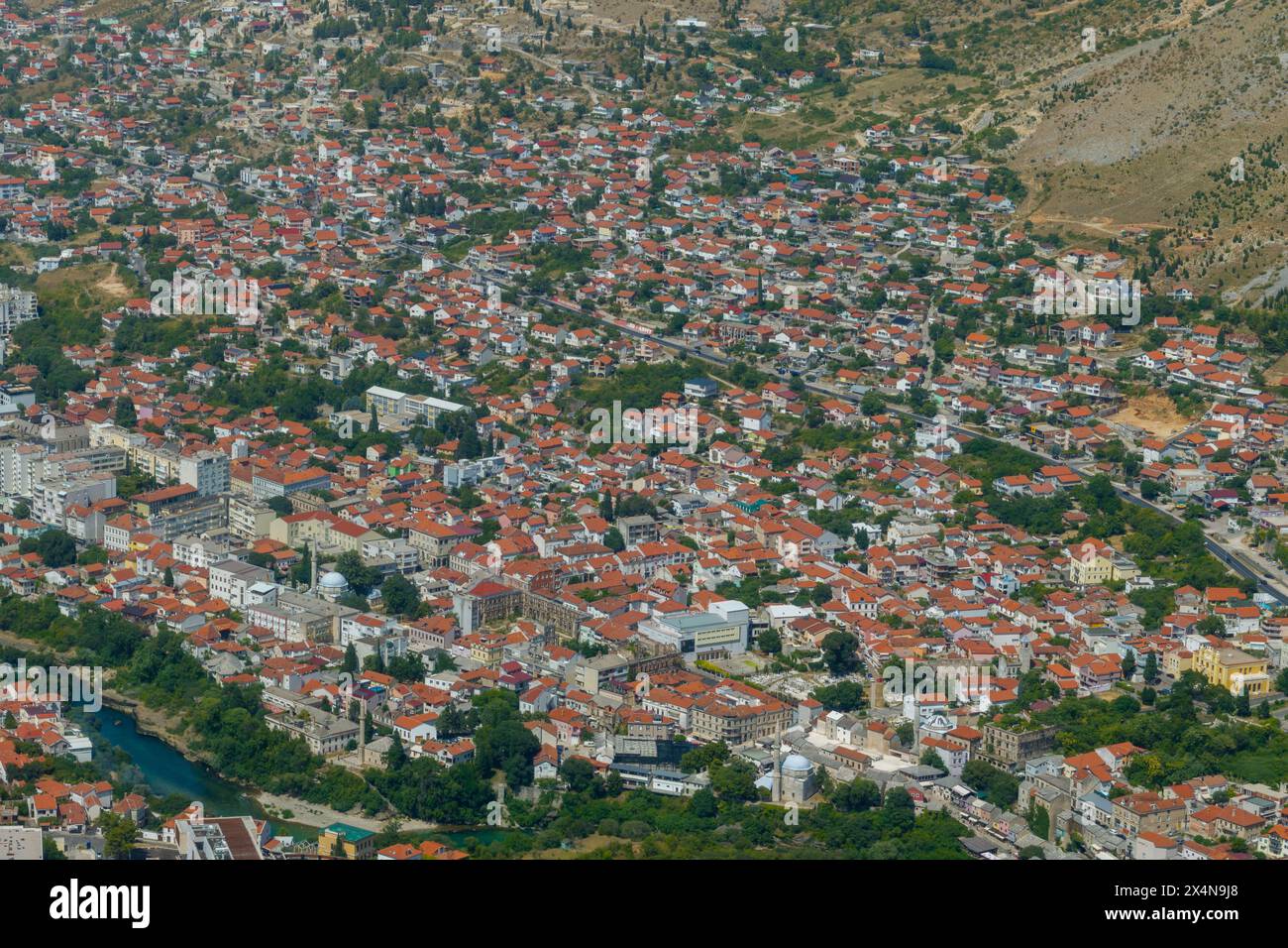 Vue aérienne de l'horizon de Mostar, Bosnie-Herzégovine. Banque D'Images