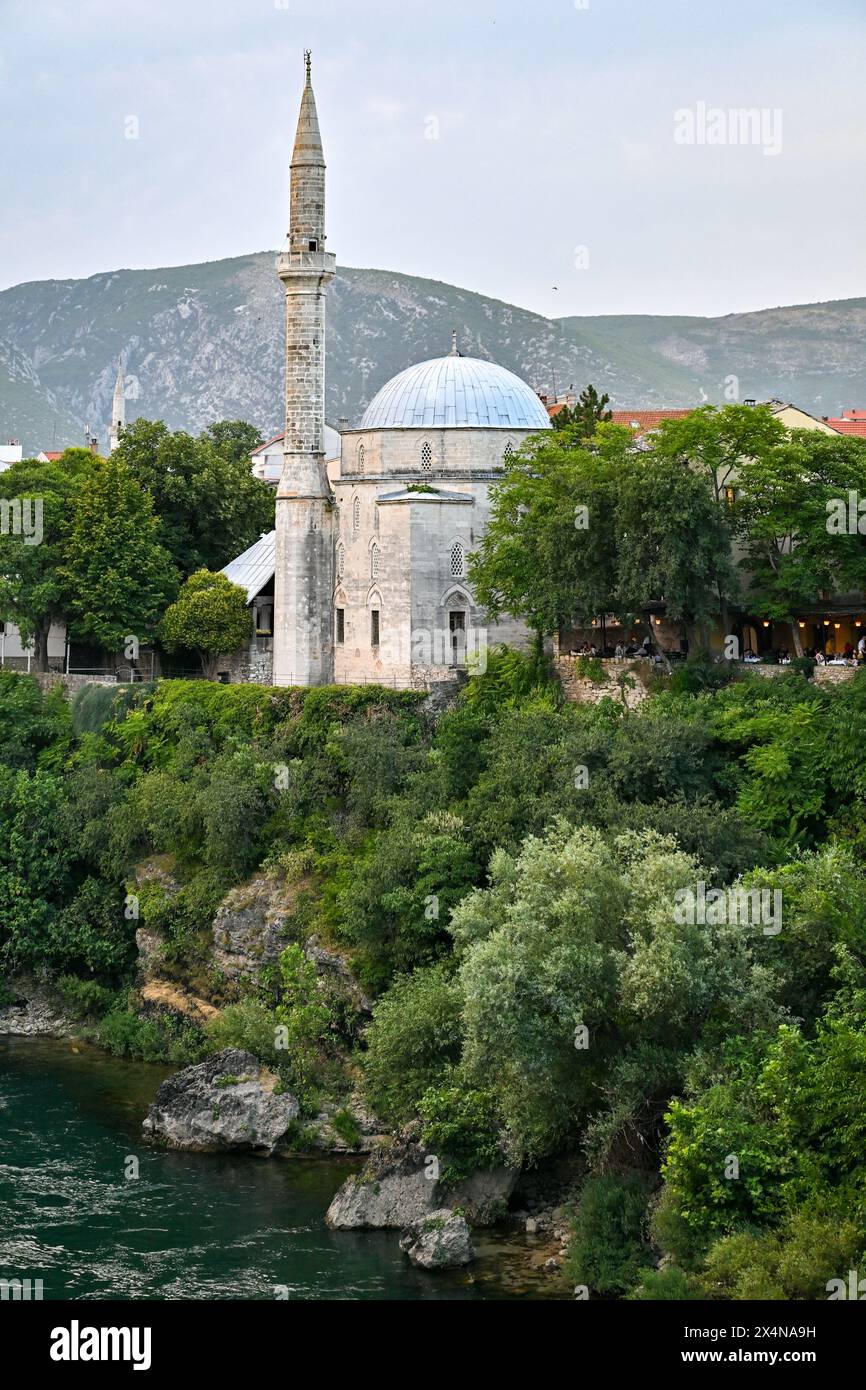 Mosquée Koski Mehmed Pacha construite en 1617-1619 sur ordre du vice-roi Koski Mehmed Pacha. La hauteur est de 28 mètres avec 78 marches, encerclant le min Banque D'Images