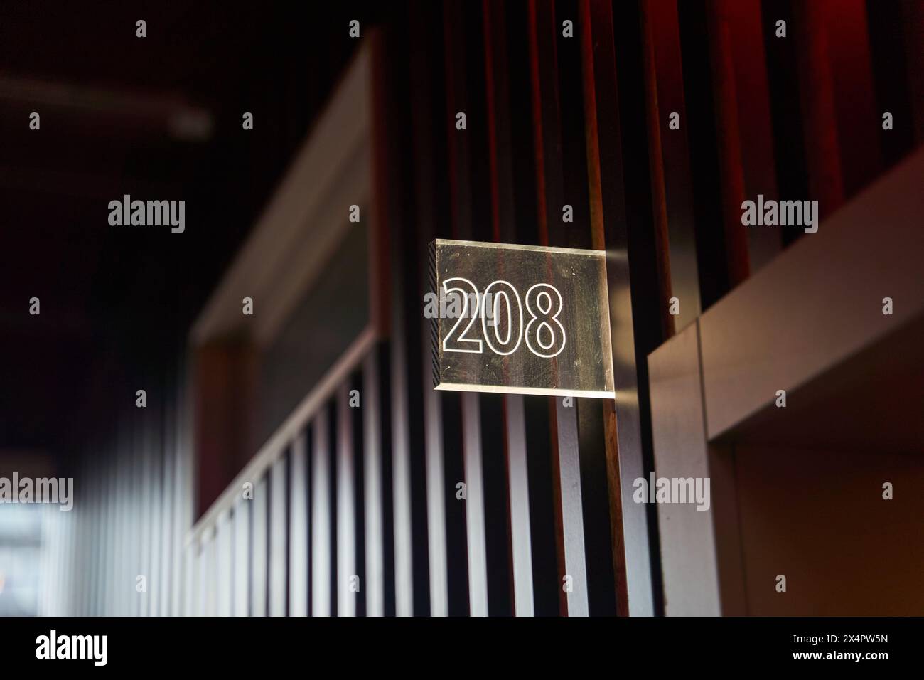 Plaque d'immatriculation blanche éclatante dans l'hôtel Banque D'Images