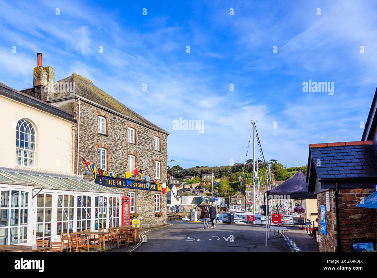 L'extérieur de l'Old Custom House, un pub traditionnel situé sur le port à Padstow, un joli village côtier sur la côte nord de Cornouailles, en Angleterre Banque D'Images