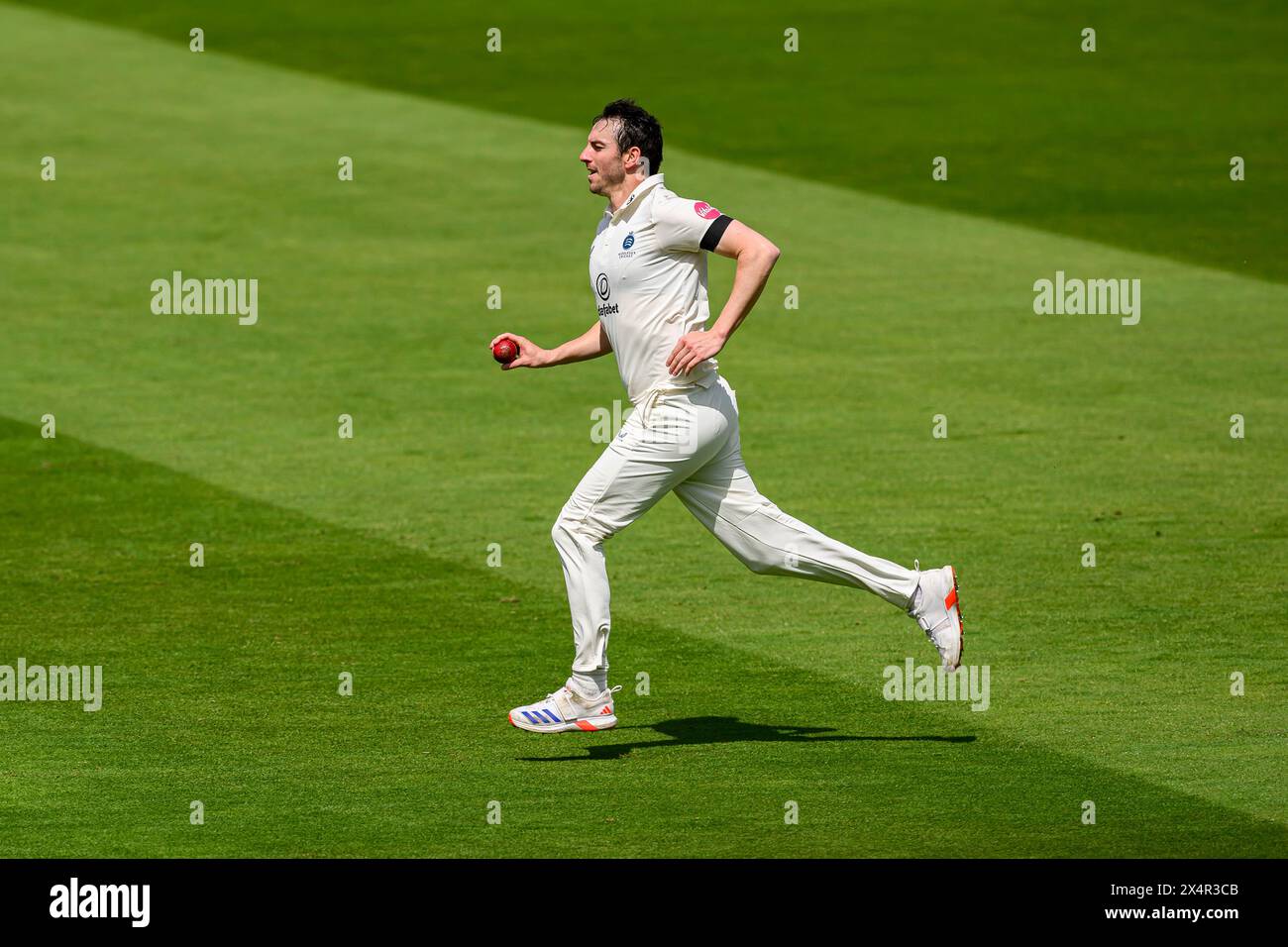 LONDRES, ROYAUME-UNI. 04 mai, 24. Toby Roland-Jones du Middlesex en action lors du match d'aujourd'hui pendant la deuxième journée du Vitality County Championship Middlesex v Leicestershire au Lord's Cricket Ground le samedi 4 mai 2024 à LONDRES EN ANGLETERRE. Crédit : Taka Wu/Alamy Live News Banque D'Images