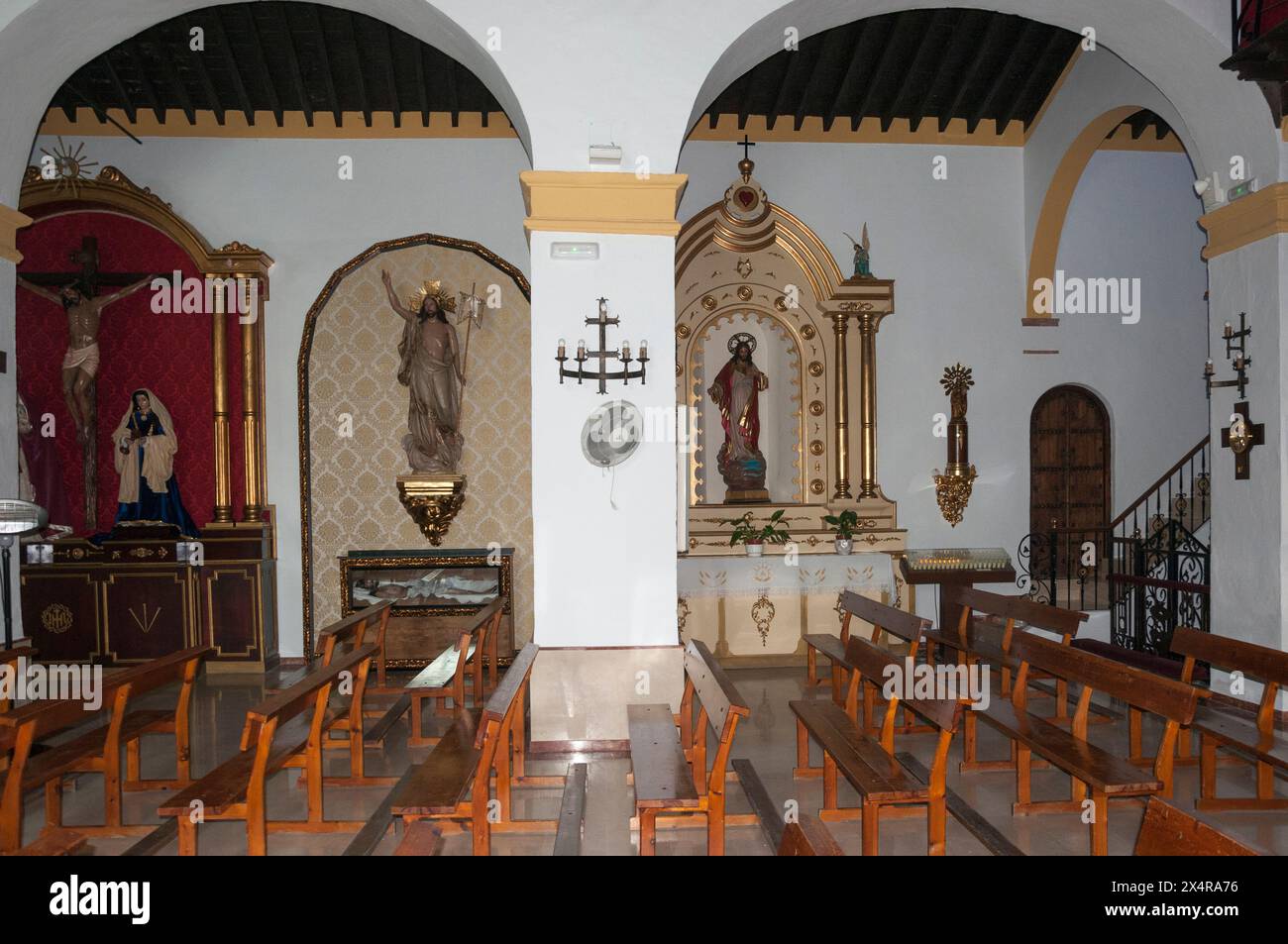 Église paroissiale (1505) i le 'Viilage Blanc' de Competa dans la région de Axarquía en Andalousie, Espagne Banque D'Images