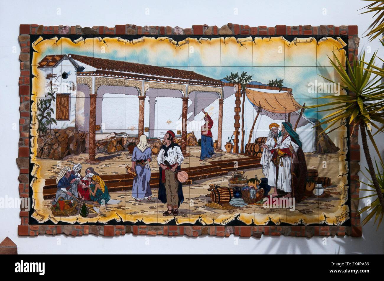 Azulejo décoratif ou carrelage émaillé illustre l'histoire et le patrimoine du 'Village Blanc' de Competa, Andalousie, Espagne Banque D'Images