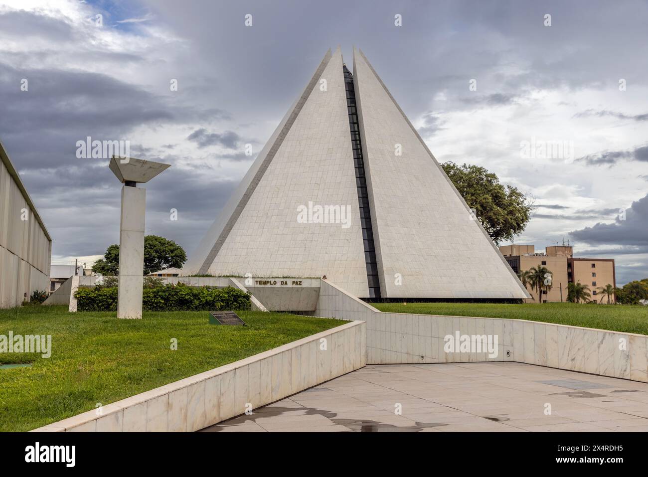 Temple de la bonne volonté pyramide à sept côtés, Templo da Boa Vontade, Brasilia, Brésil Banque D'Images