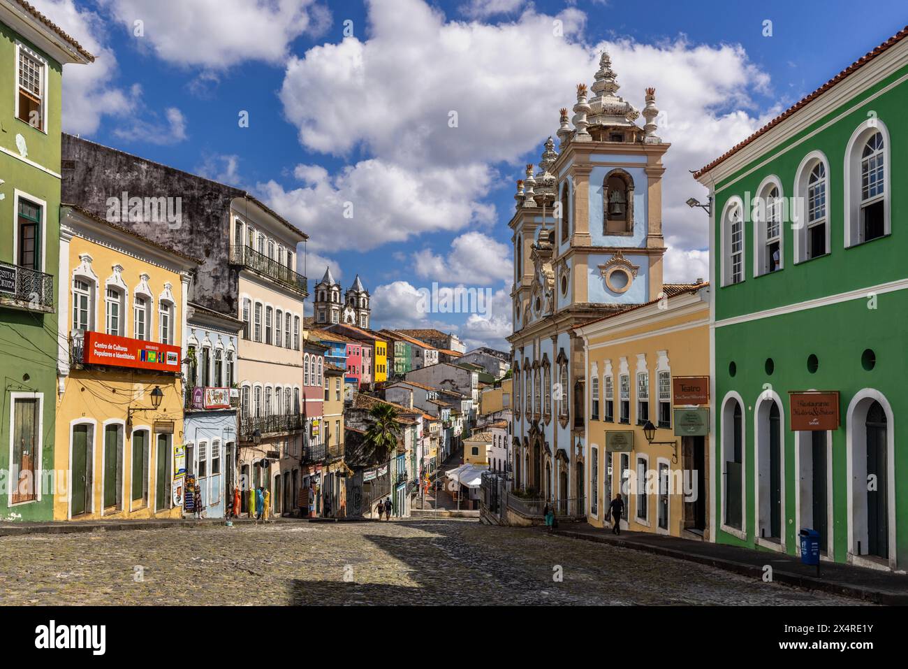 Place Largo do Pelourinho avec l'église notre-Dame du Rosaire du peuple Noir dans le district de Pelourinho, Salvador, Bahia, Brésil Banque D'Images