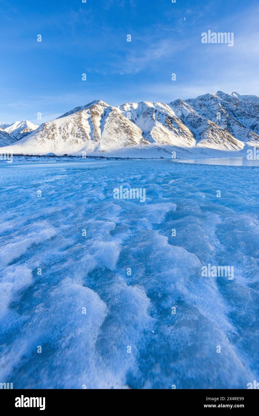 Lac de glace au col d'Atigun, Brooks Range, Alaska, États-Unis Banque D'Images