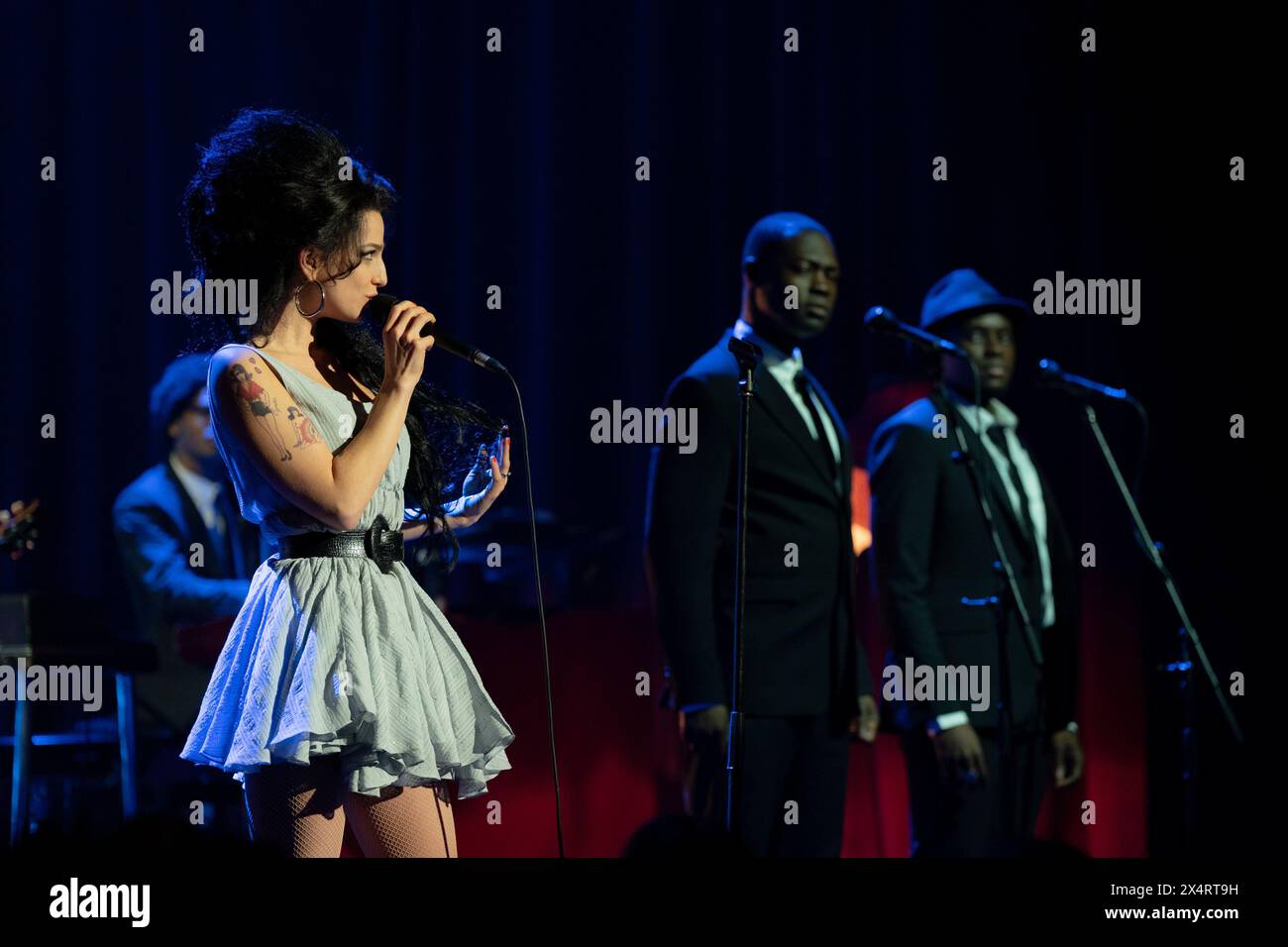 DATE DE SORTIE : 10 mai 2024. TITRE : Retour au noir. STUDIO : fonctionnalités de mise au point. RÉALISATEUR : Sam Taylor-Johnson. PLOT : un aperçu inédit de l'ascension d'Amy Winehouse vers la célébrité et de la sortie de son album studio révolutionnaire, Back to Black. EN VEDETTE : MARISA ABELA dans le rôle d'Amy Winehouse. (Image de crédit : © Focus Features/Entertainment Pictures/ZUMAPRESS.com) À USAGE ÉDITORIAL UNIQUEMENT ! Non destiné à UN USAGE commercial ! Banque D'Images