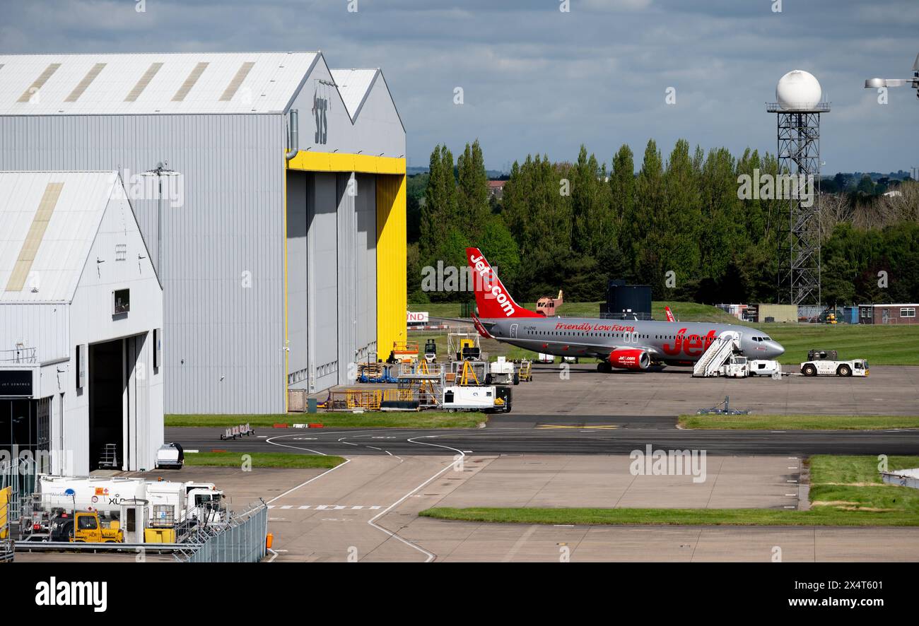 Jet2 Boeing 737-8MG à l'installation de STS Aviation, aéroport de Birmingham, Royaume-Uni Banque D'Images