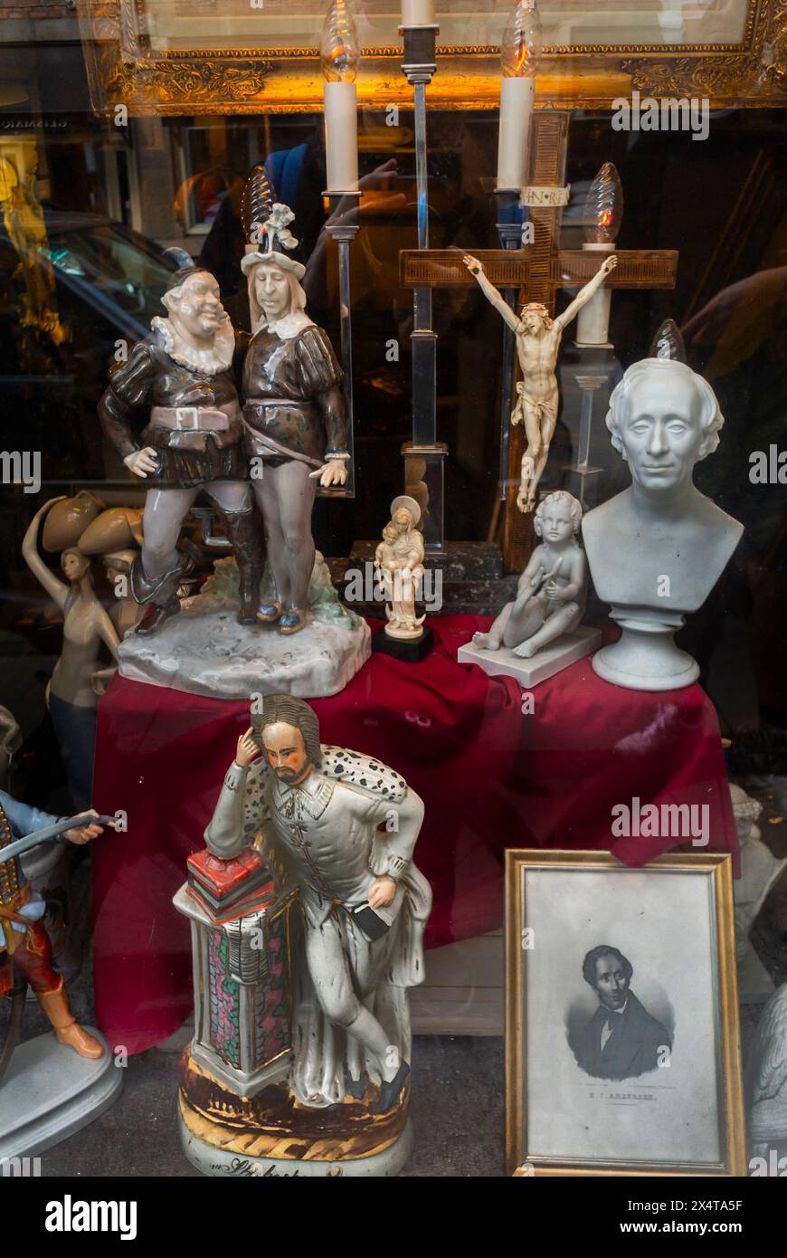 Copenhague, Danemark, gros plan, objets anciens exposés dans le magasin d'antiquités danois, souvenirs Banque D'Images