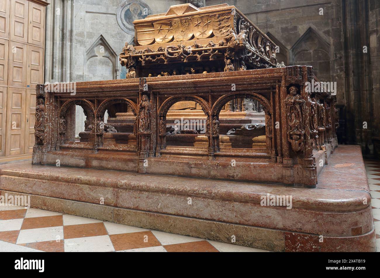 Vienne, Autriche, Étienne's Cathedra. Tombeau de l'empereur Frédéric III dans la cathédrale Pierre Banque D'Images