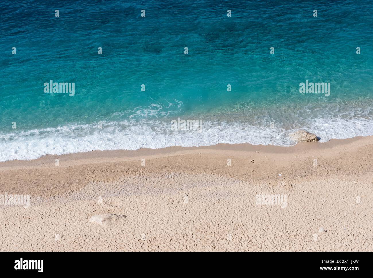 Mer et sable à la plage de Kaputas, près de Kas en Turquie. Banque D'Images