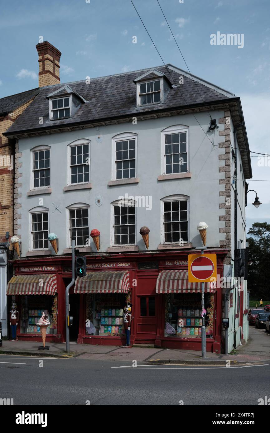 Façade de magasin à l'ancienne à Welshpool, pays de Galles Banque D'Images