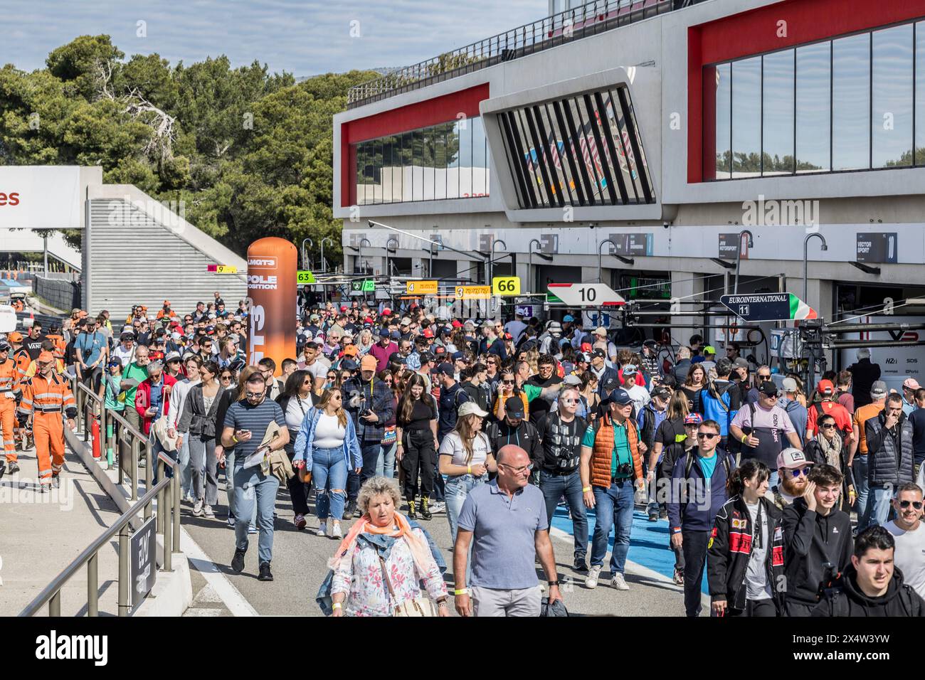 Ambiance lors de la 2ème manche de la Michelin le Mans Cup 2024 sur le circuit Paul Ricard du 3 au 5 mai 2024 au Castellet, France - photo Marc de Mattia/DPPI crédit : DPPI Media/Alamy Live News Banque D'Images