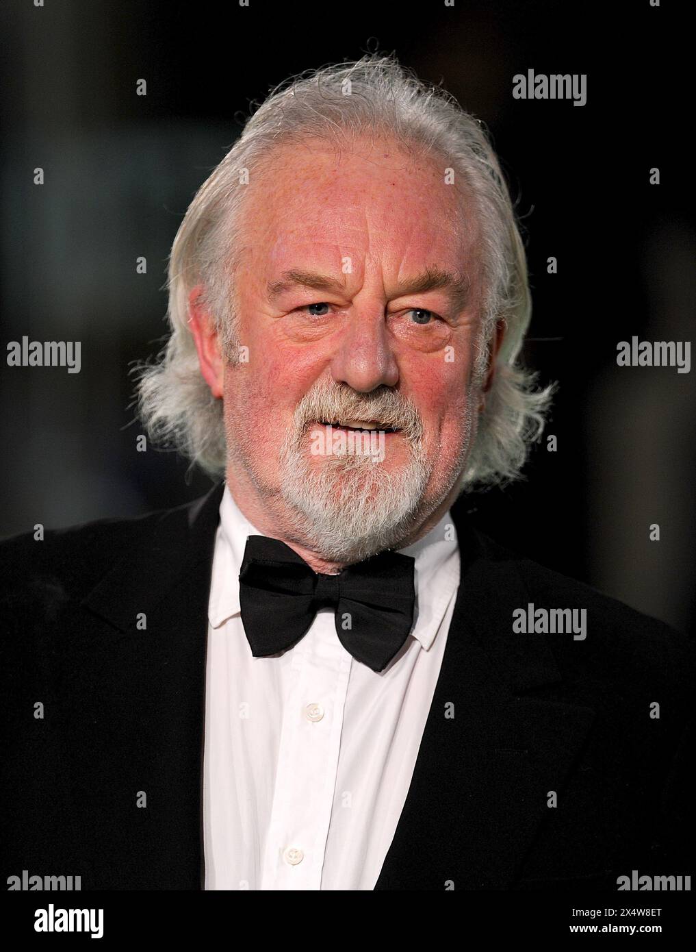 Photo datée du 12/12/12 de Bernard Hill arrivant pour la première britannique de The Hobbit : an Unexpected Journey at the Odeon Leicester Square, Londres, alors que l'acteur le plus connu pour ses rôles dans Titanic et la trilogie du Seigneur des anneaux est mort, a confirmé son agent. Date d'émission : dimanche 5 mai 2024. Banque D'Images