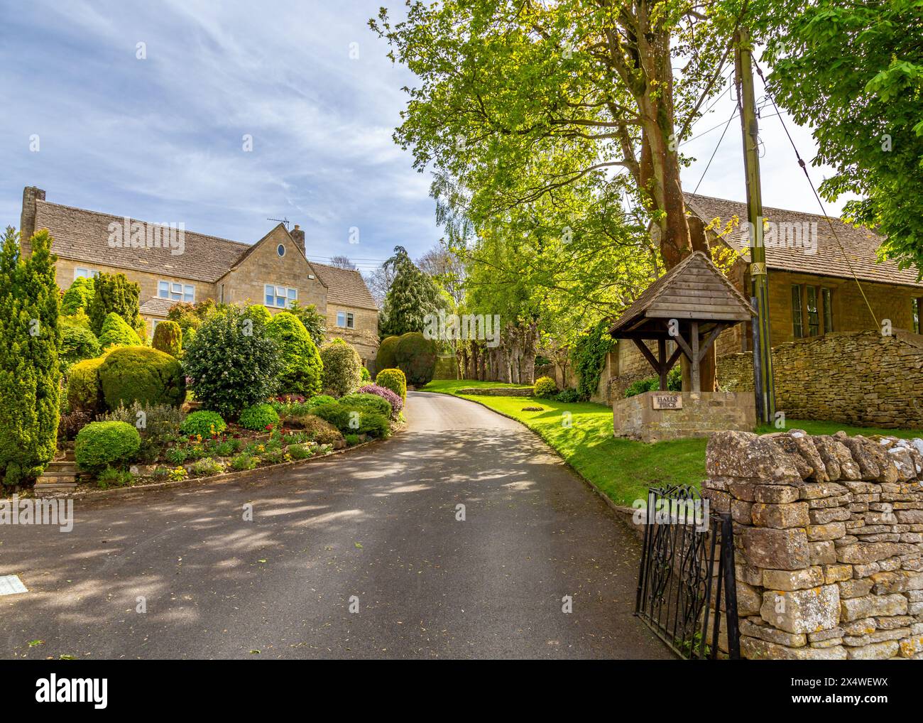 Scène de rue pittoresque dans le village Cotswold de Snowshill, Gloucestershire. Banque D'Images