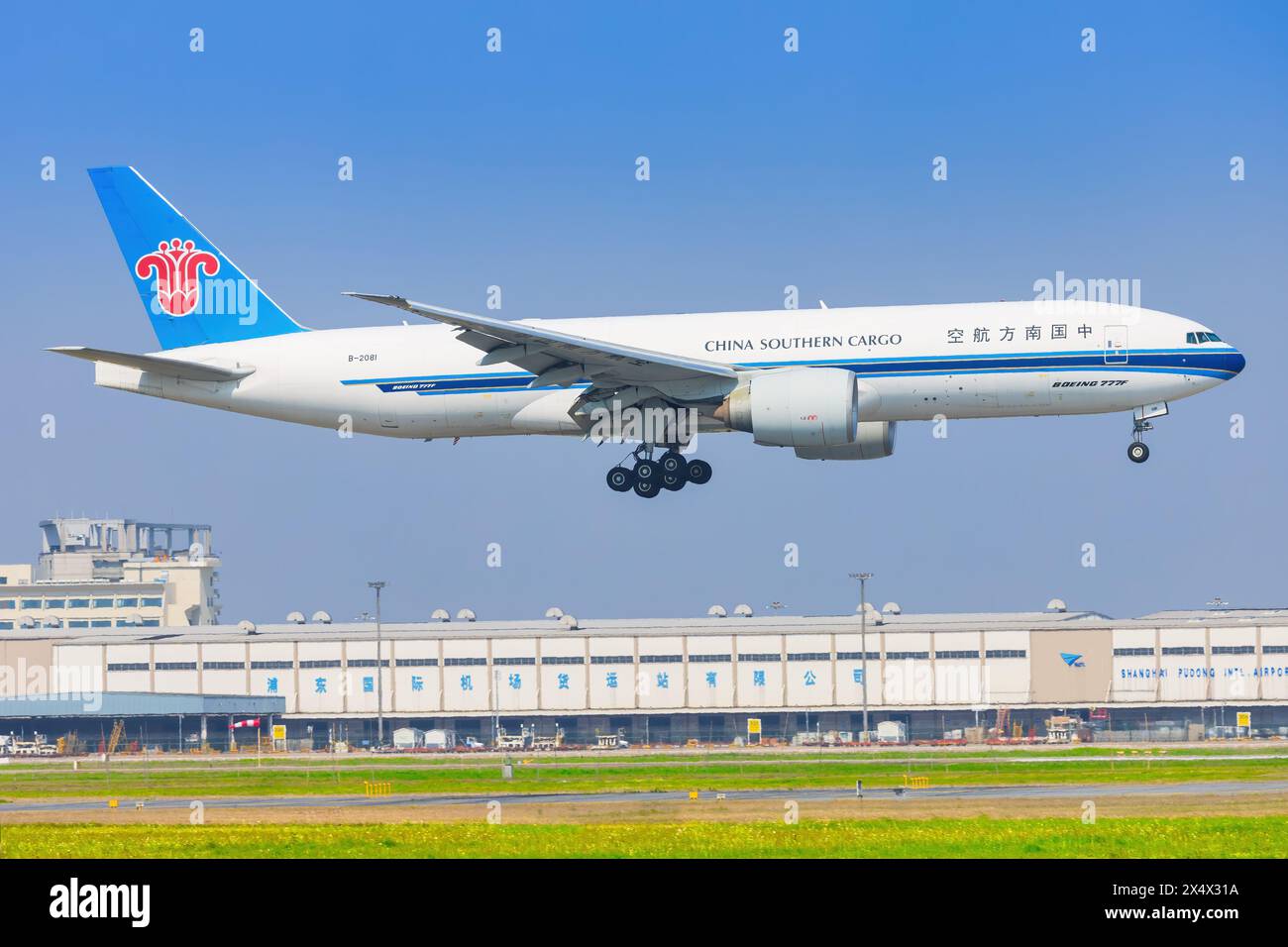 Boeing 777 de China Airline avec les couleurs spéciales « WorldSkills Shanghai 2022 » à l'aéroport de Pékin Daxing (PKX) en Chine en avril 2024 Banque D'Images