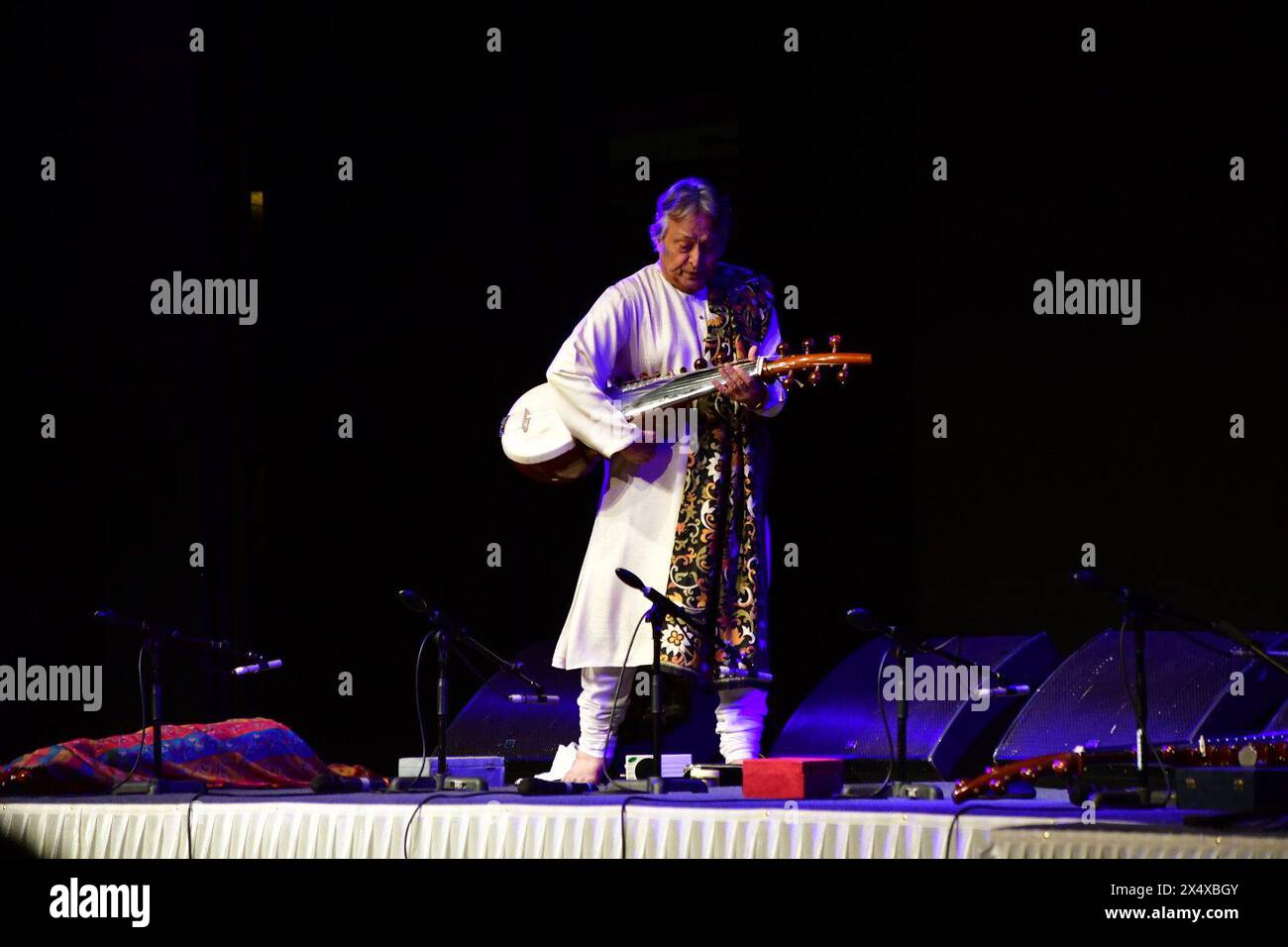 Mumbai, Inde. 05 mai 2024. MUMBAI, INDE - 5 MAI : concert de Sarod appelé Parampara interprété par Padma Vibhushan Ustad Amjad Ali Khan au Shanmukhananda fine Art Sangeet sabha, le 5 mai 2024 à Mumbai, Inde. (Photo de Bhushan Koyande/Hindustan Times/Sipa USA ) crédit : Sipa USA/Alamy Live News Banque D'Images