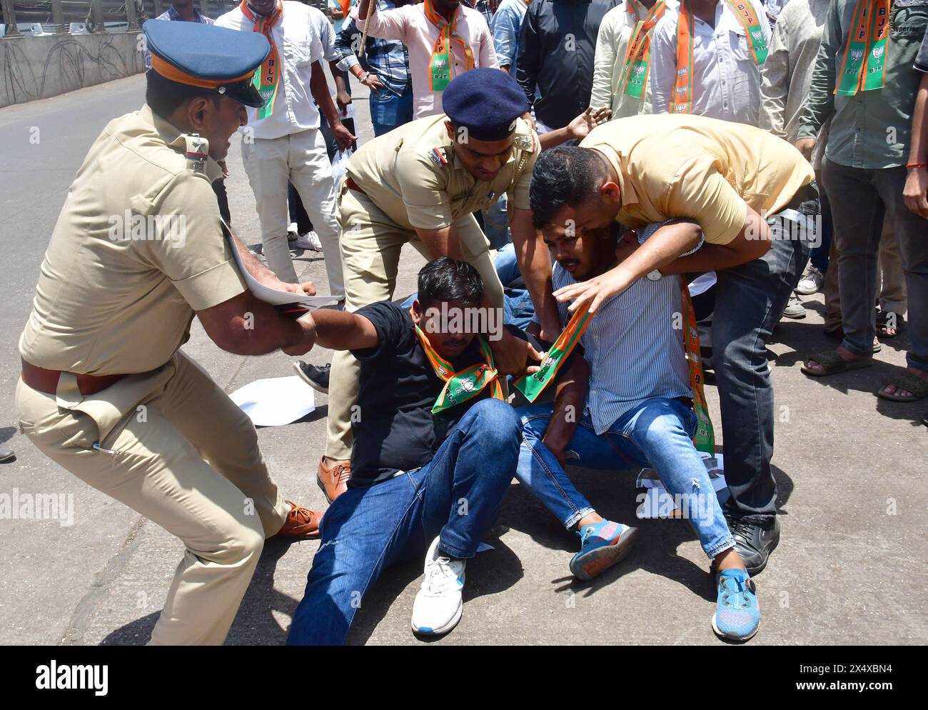 MUMBAI, INDE - 5 MAI : Bharatiya Janata Yuva Morcha (BJYM) Mumbai, proteste contre l'amour des dirigeants du Congrès pour le Pakistan et les fausses déclarations, et les mains du Congrès avec des terroristes!, le 5 mai 2024 à Mumbai, Inde. (Photo de Bhushan Koyande/Hindustan Times/Sipa USA ) crédit : Sipa USA/Alamy Live News Banque D'Images