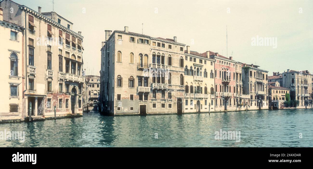 Une photographie d'archives des années 1990 du Grand canal, Venise. Banque D'Images