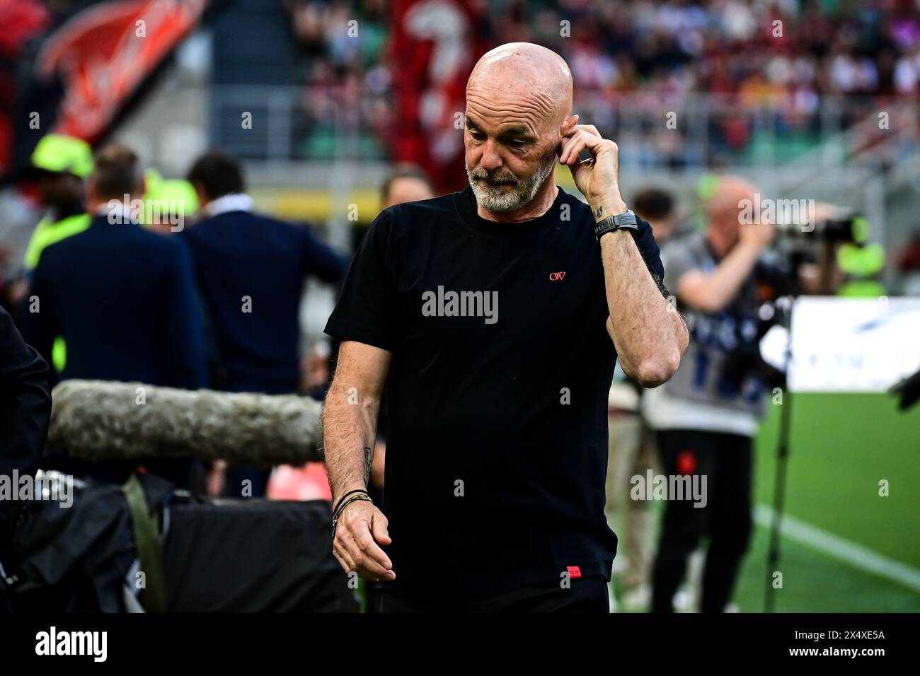 Milan, Italie. 5 mai 2024. Stefano Pioli, entraîneur italien de l'AC Milan, regarde pendant le match de football italien de Serie A l'AC Milan vs Gênes au stade San Siro crédit : Piero Cruciatti/Alamy Live News Banque D'Images