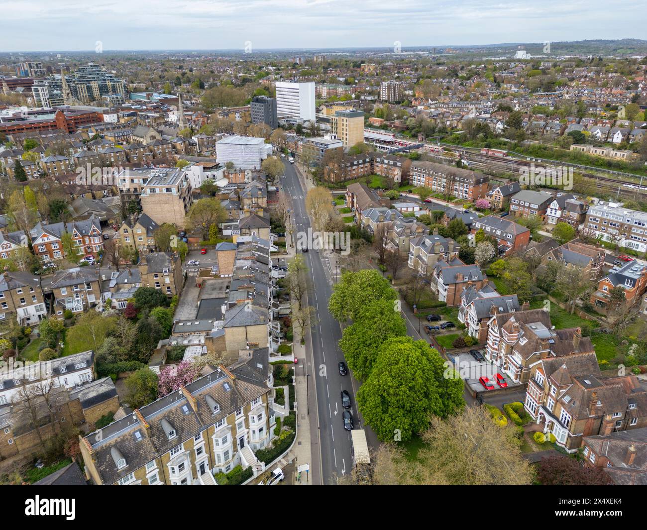 Vue aérienne générale depuis Ealing Common en direction du Mall et Ealing Broadway, Londres, Royaume-Uni. Banque D'Images
