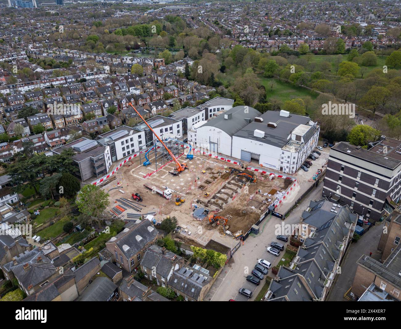 Vue aérienne des travaux de développement (avril 2024) des studios Ealing, Ealing, Londres, Royaume-Uni. Banque D'Images