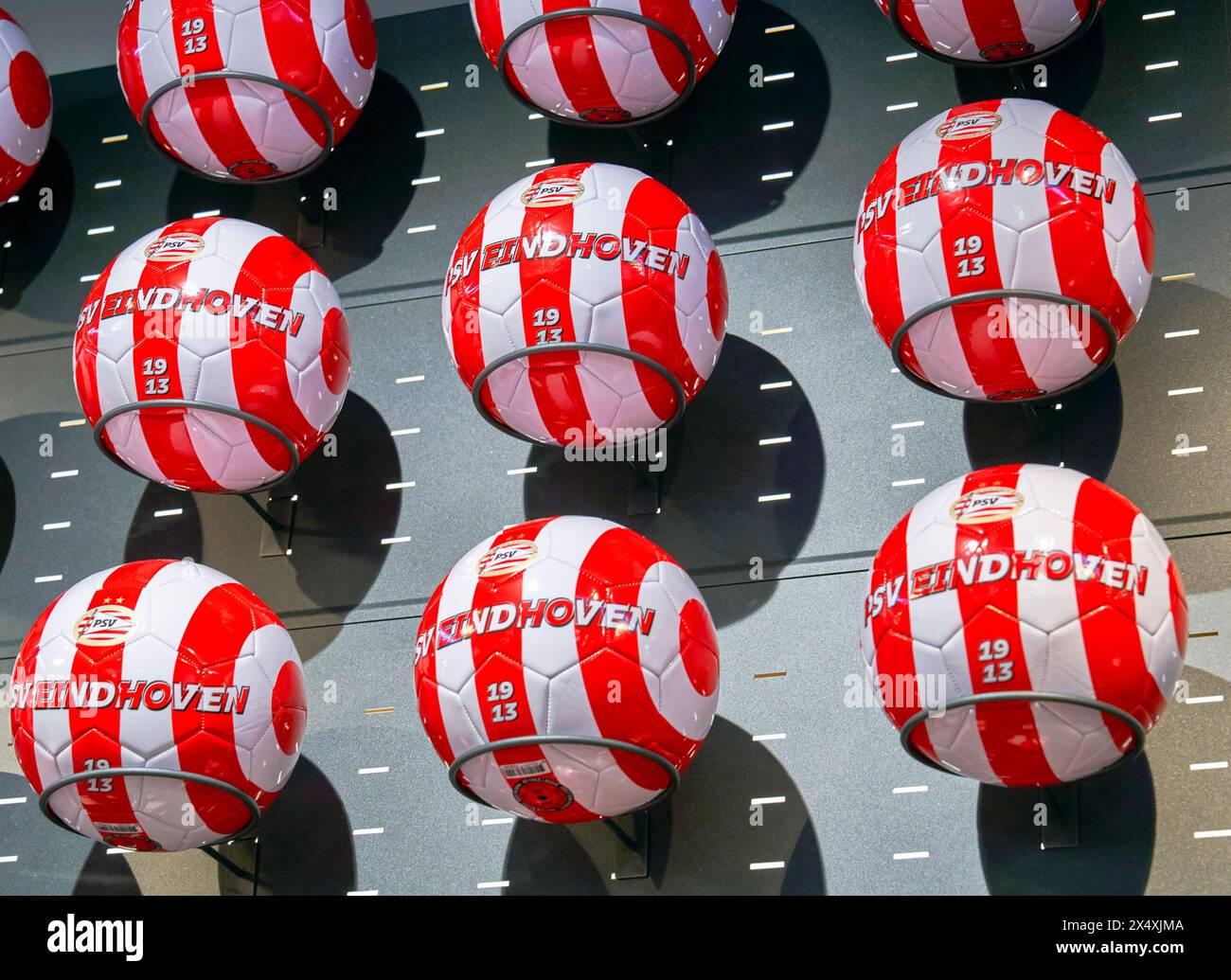 Souvenirs en vente dans la boutique des fans du Philips Stadion - l'arène officielle du FC PSV Eindhoven Banque D'Images