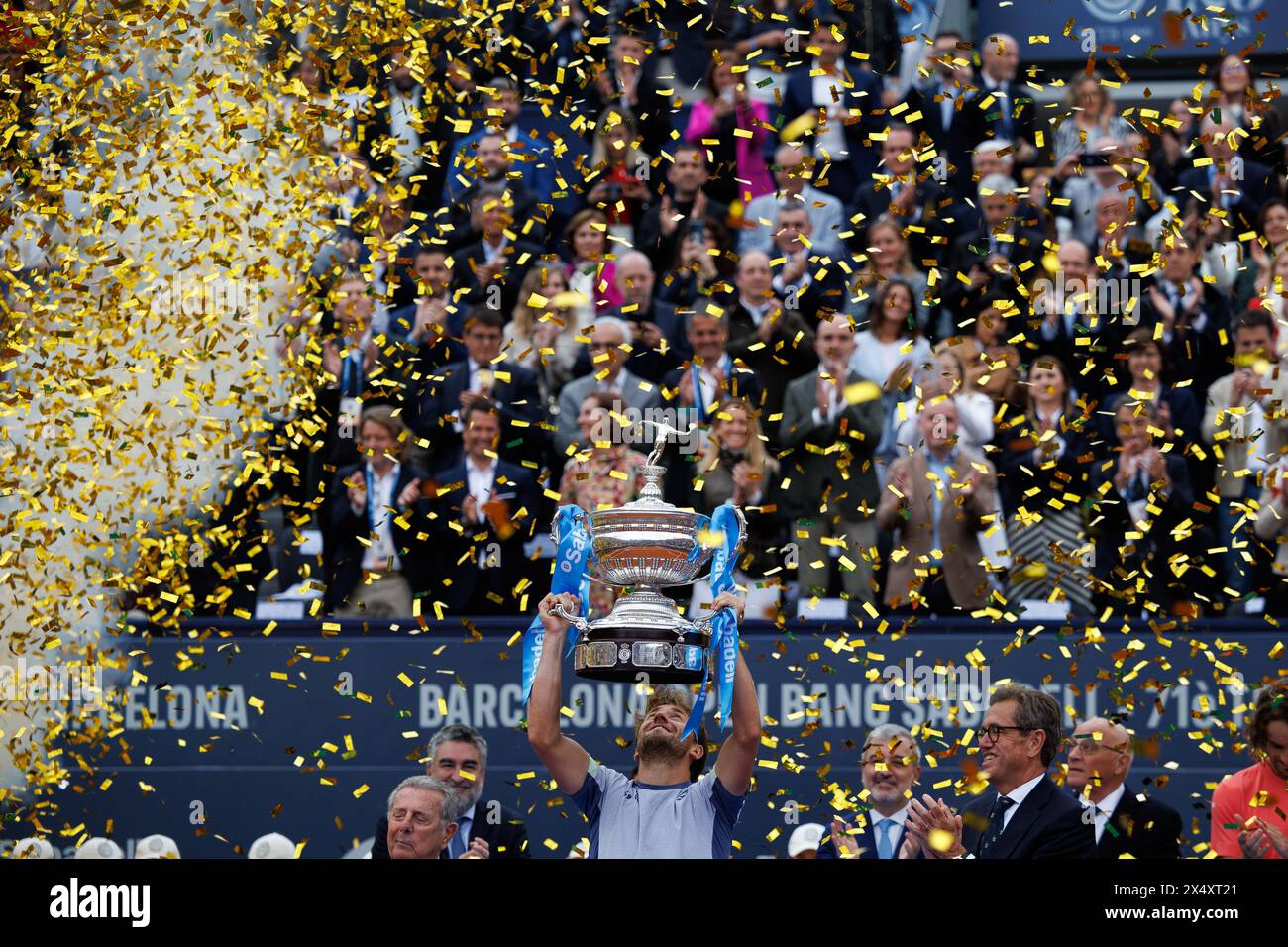 Barcelone, Espagne. 21 avril 2024. Casper Ruud célèbre la victoire avec le trophée au Barcelona Open Banc de Sabadell Tennis Tournament au R. Banque D'Images